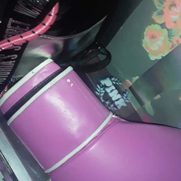 VICTORIA'S SECRET VSX PREVIEW 2011 BOXING GLOVES - Picture 11 of 11